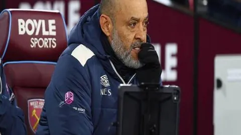 雨中激战：中马赛车手雪兰莪雨林赛道勇闯难关