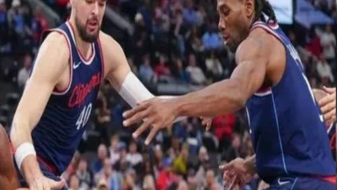 杰伦-格林第三节强势崛起，投篮命中率高，三分线外四投三中，贡献14分展现超凡技艺。